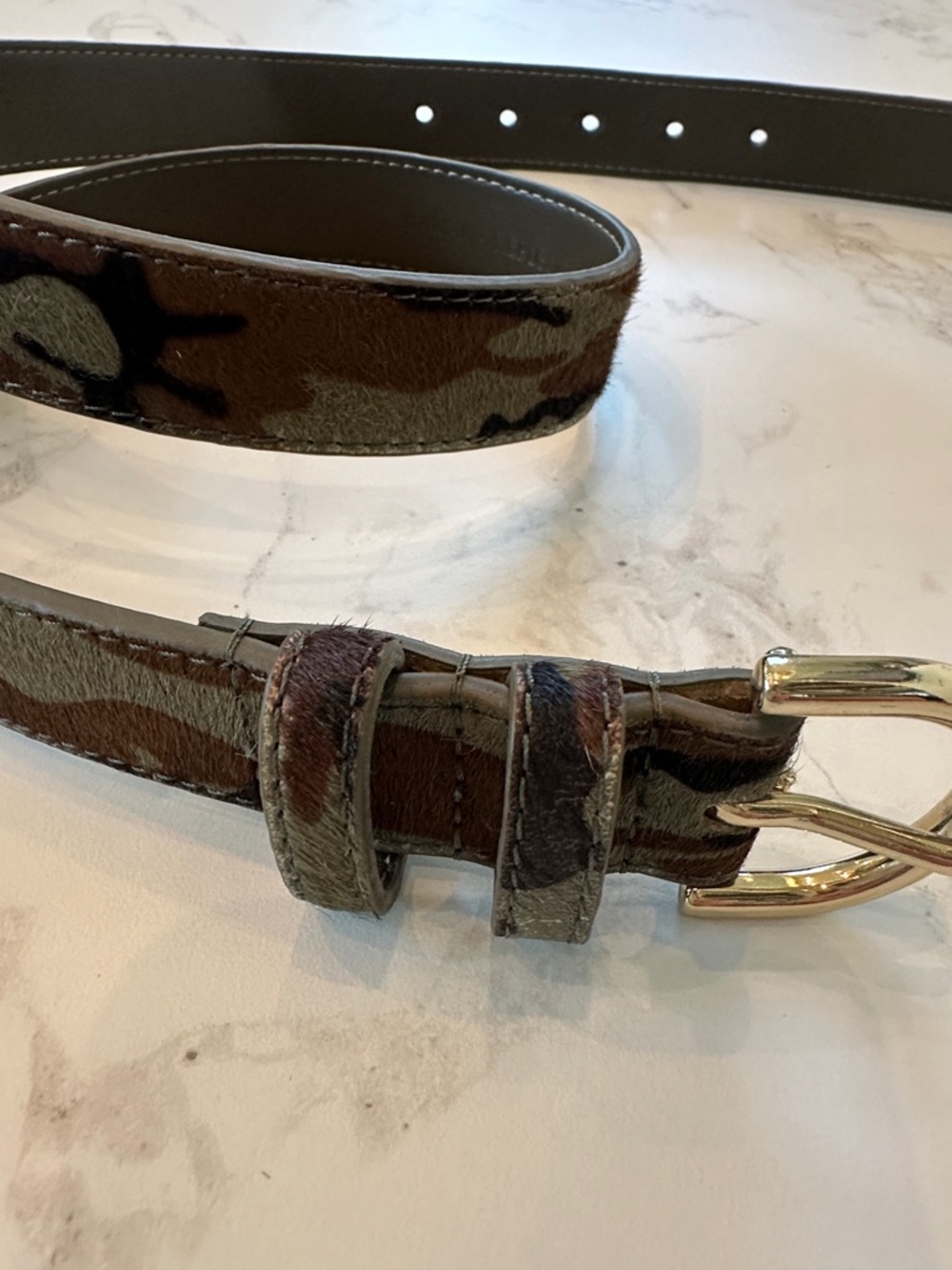 Calf hair camo women’s belt. Sz small. Banana Republic. Gold